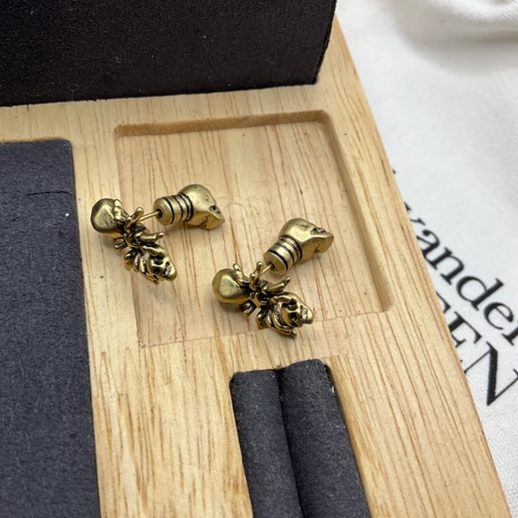 Alexander McQueen Brass Spider Skull Earring - Picture 2 of 5